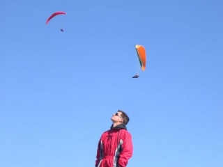 在科西嘉岛南部学习滑翔伞 